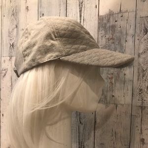 Grey quilted baseball cap.